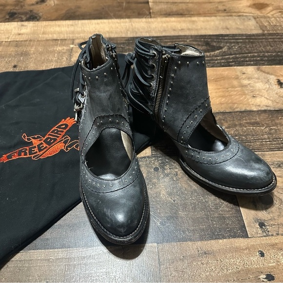 Freebird ‘Desert’ Booties - Picture 2 of 11